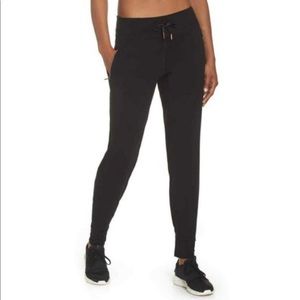 “In search of” these Sweaty Betty Rythem Pants in size Large or XL in black